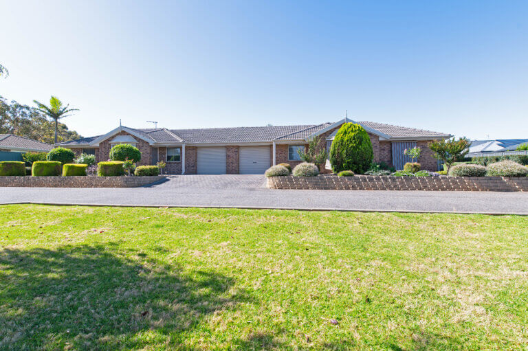Almond Grove, Morphett Vale
