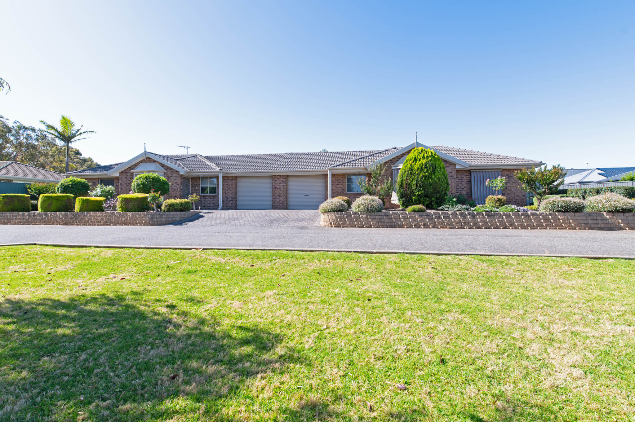 Almond Grove, Morphett Vale